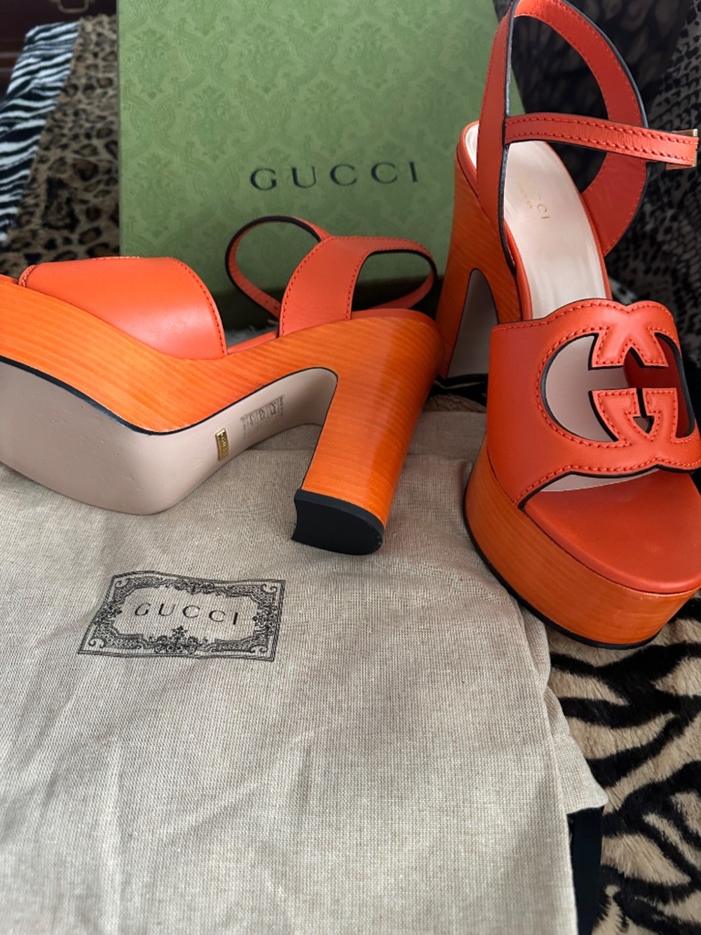 Gucci : Interlocking G Cutout Platform Sandals - Picture 6 of 10